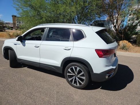 Used 2022 Volkswagen Taos SE FWD image 5