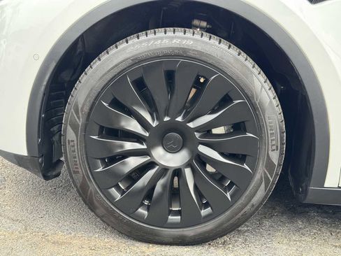 Used 2022 Tesla Model Y Long Range AWD/4WD image 7