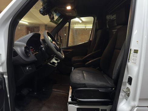 Used 2019 Mercedes-Benz Sprinter 144 Cargo image 11
