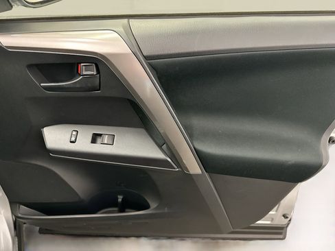 Used 2018 Toyota RAV4 LE w/ All Weather Liner Package AWD/4WD image 32