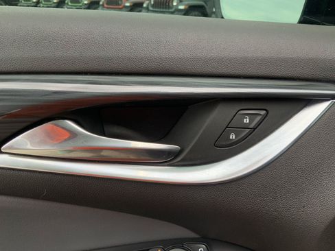Used 2021 Buick Enclave Essence w/ Sound and Sites Package AWD/4WD image 20