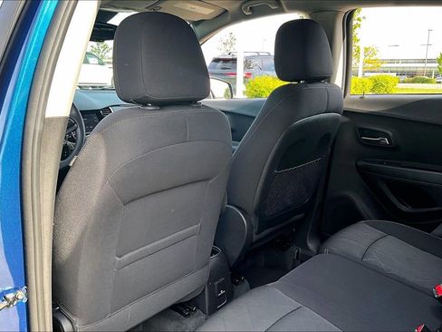 Used 2020 Chevrolet Trax LT FWD image 30