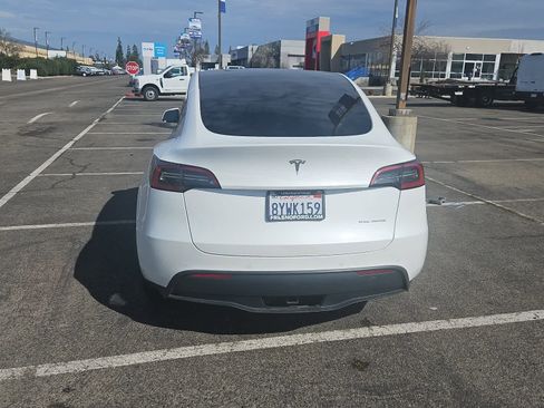 Used 2021 Tesla Model Y Long Range image 7