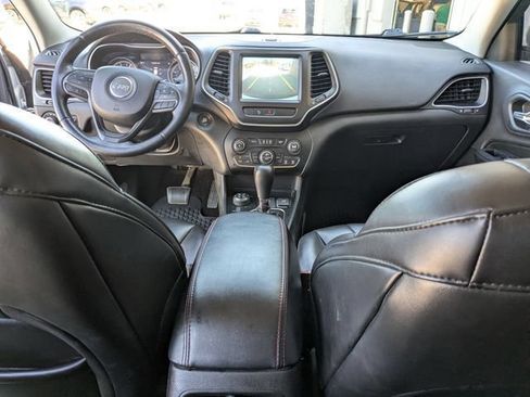 Used 2019 Jeep Cherokee Trailhawk w/ Cold Weather Group AWD/4WD image 27