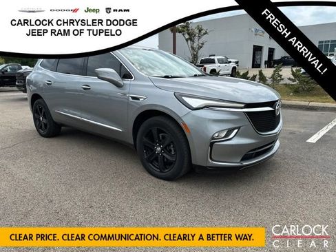 Used 2023 Buick Enclave Essence w/ Experience Buick Package FWD image 3