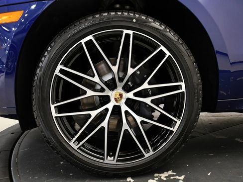 Certified 2025 Porsche Macan image 16