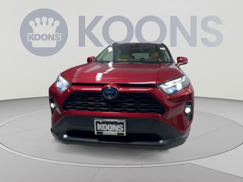 Used 2022 Toyota RAV4 XLE Premium AWD/4WD image 4