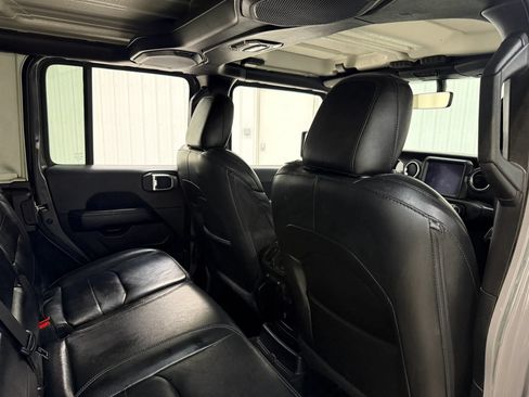 Used 2022 Jeep Wrangler Unlimited Sahara AWD/4WD image 7