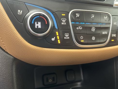 Used 2018 Chevrolet Equinox Premier image 23