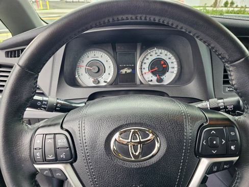 Used 2019 Toyota Sienna SE Premium image 26