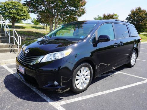 Used 2012 Toyota Sienna XLE AWD/4WD image 6