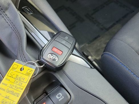 Used 2024 Toyota Corolla Cross SE image 28