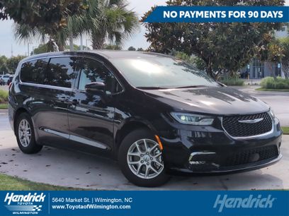 Used 2024 Chrysler Pacifica Touring-L