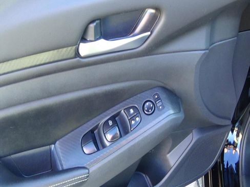 Used 2025 Nissan Altima 2.5 SV image 13