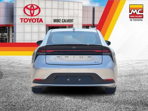 Used 2025 Toyota Prius LE FWD image 4