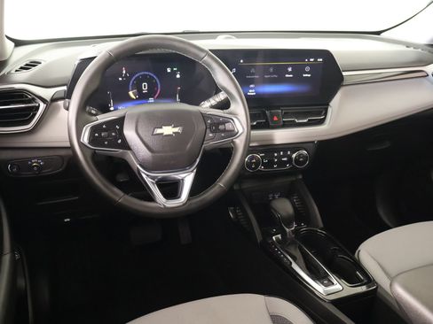 Used 2026 Chevrolet TrailBlazer LT w/ Convenience Package FWD image 2