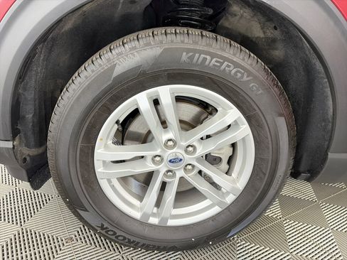 Used 2023 Ford Explorer XLT w/ Equipment Group 202A image 7