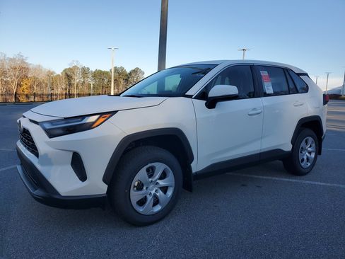 New 2025 Toyota RAV4 LE image 3