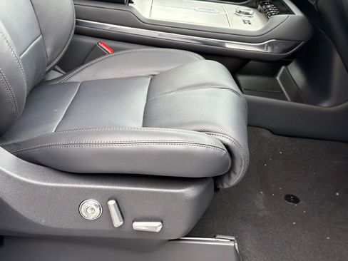 New 2026 Lincoln Navigator L Reserve AWD/4WD image 13