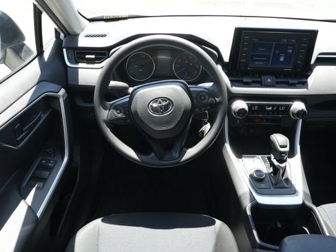 Used 2022 Toyota RAV4 LE AWD/4WD image 15