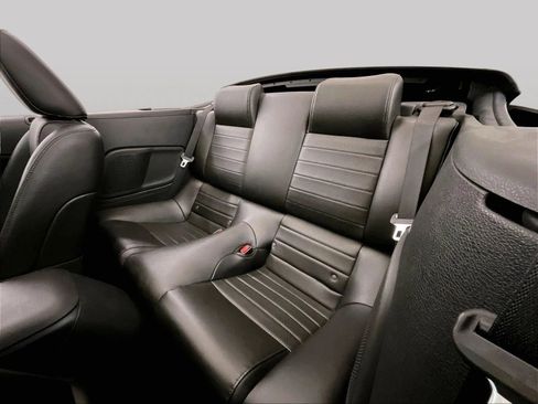 Used 2005 Ford Mustang GT Premium RWD image 25