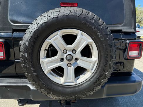 Used 2021 Jeep Wrangler Unlimited Sport image 17