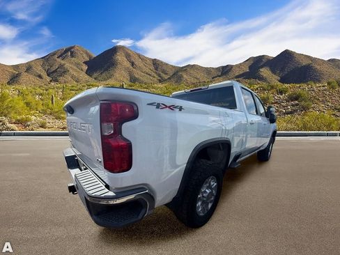 Used 2021 Chevrolet Silverado 2500 LT w/ Fleet Comfort Package AWD/4WD image 4
