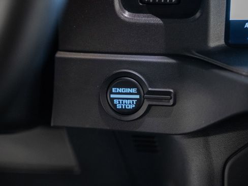 Used 2025 Ford Bronco Badlands image 32