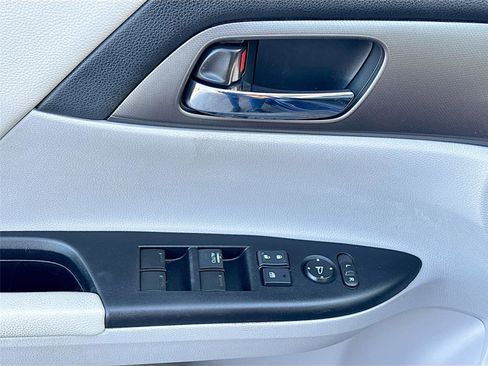 Used 2013 Honda Accord LX image 18