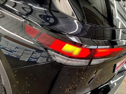 New 2026 Volkswagen Tiguan SE image 24