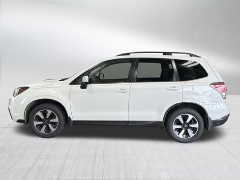 Used 2017 Subaru Forester 2.5i Premium w/ All-Weather Package AWD/4WD image 4