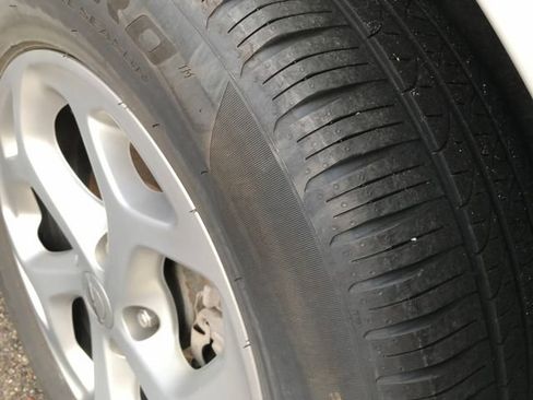 Used 2024 Chrysler Pacifica Limited image 11