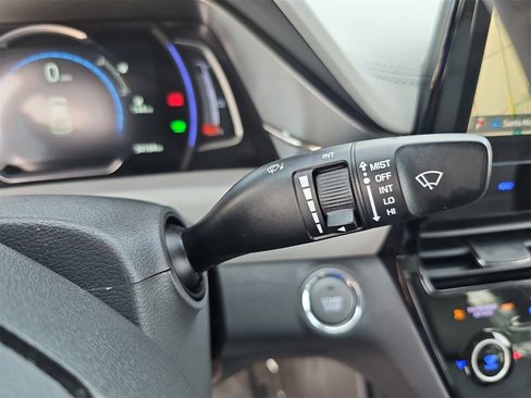 Used 2020 Hyundai Ioniq Limited image 18