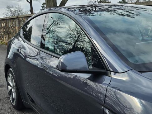 Used 2023 Tesla Model Y 2WD image 21