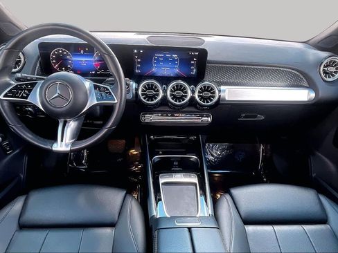 Used 2025 Mercedes-Benz GLB 250 4MATIC image 16