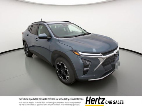 Used 2025 Chevrolet Trax LT image 1