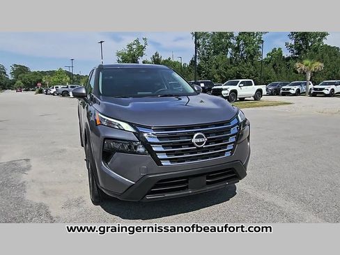 Used 2025 Nissan Rogue SV FWD image 19