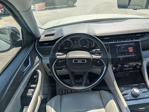 Used 2022 Jeep Grand Cherokee Overland w/ Luxury Tech Group IV image 28