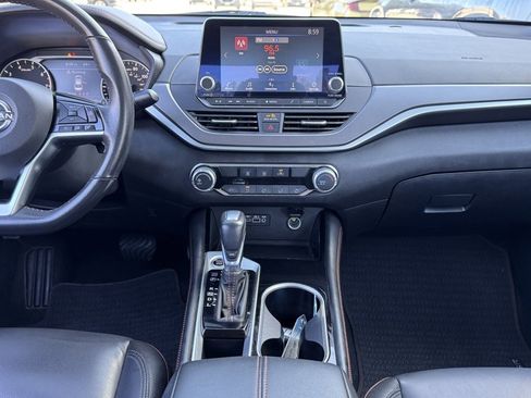 Used 2024 Nissan Altima 2.5 SR image 3