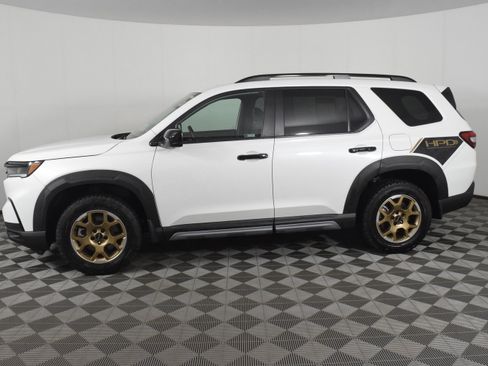 Used 2024 Honda Pilot TrailSport image 9