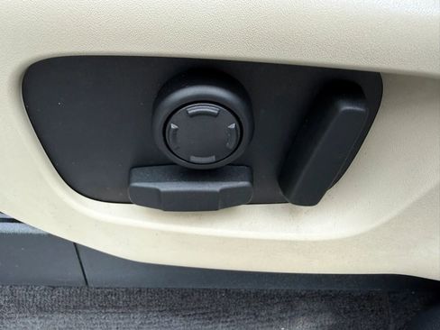 Used 2017 Land Rover Discovery HSE image 19