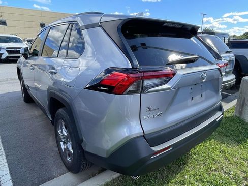Used 2022 Toyota RAV4 XLE AWD/4WD image 3