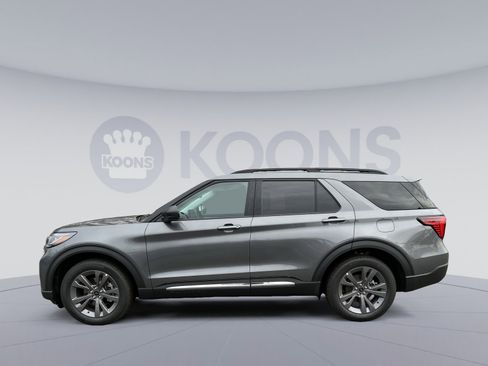 New 2025 Ford Explorer Active w/ Active Comfort Package image 2