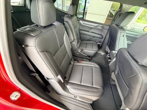 Used 2025 GMC Acadia Elevation w/ Elevation Premium Package FWD image 23