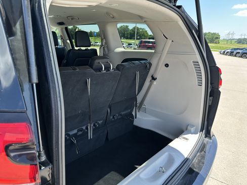Used 2023 Chrysler Pacifica Touring-L FWD image 21