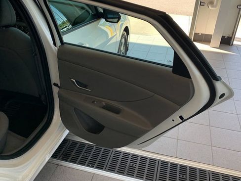 New 2026 Hyundai Elantra SE FWD image 10