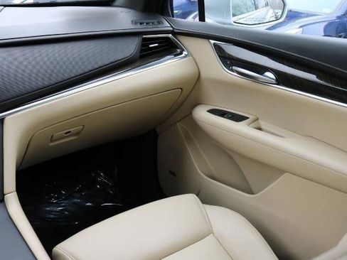 Used 2017 Cadillac XT5 FWD image 21