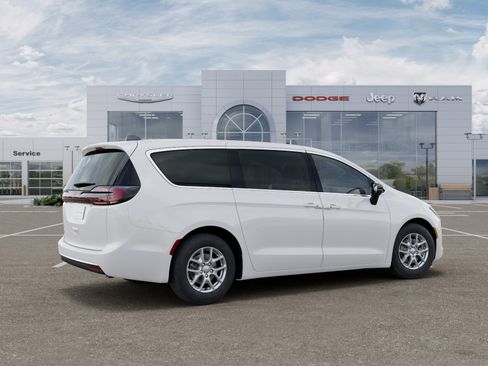 New 2027 Chrysler Pacifica Select FWD image 30