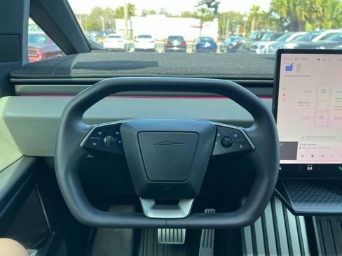Used 2024 Tesla Cybertruck AWD Crew Cab image 33