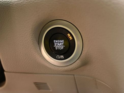 Used 2023 Chrysler Pacifica Touring-L FWD image 20